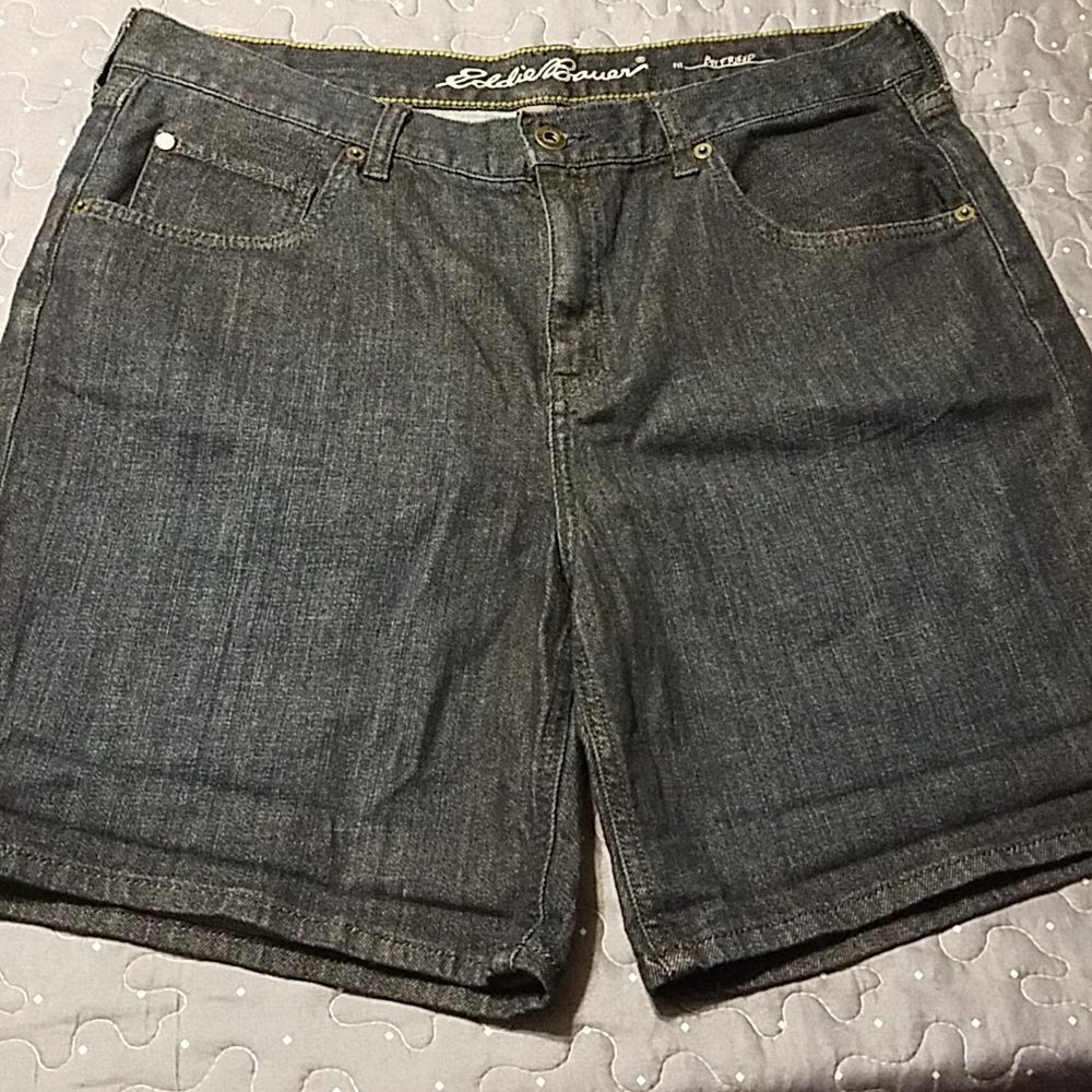 Eddie Bauer Boyfriend fit jean shorts size 12